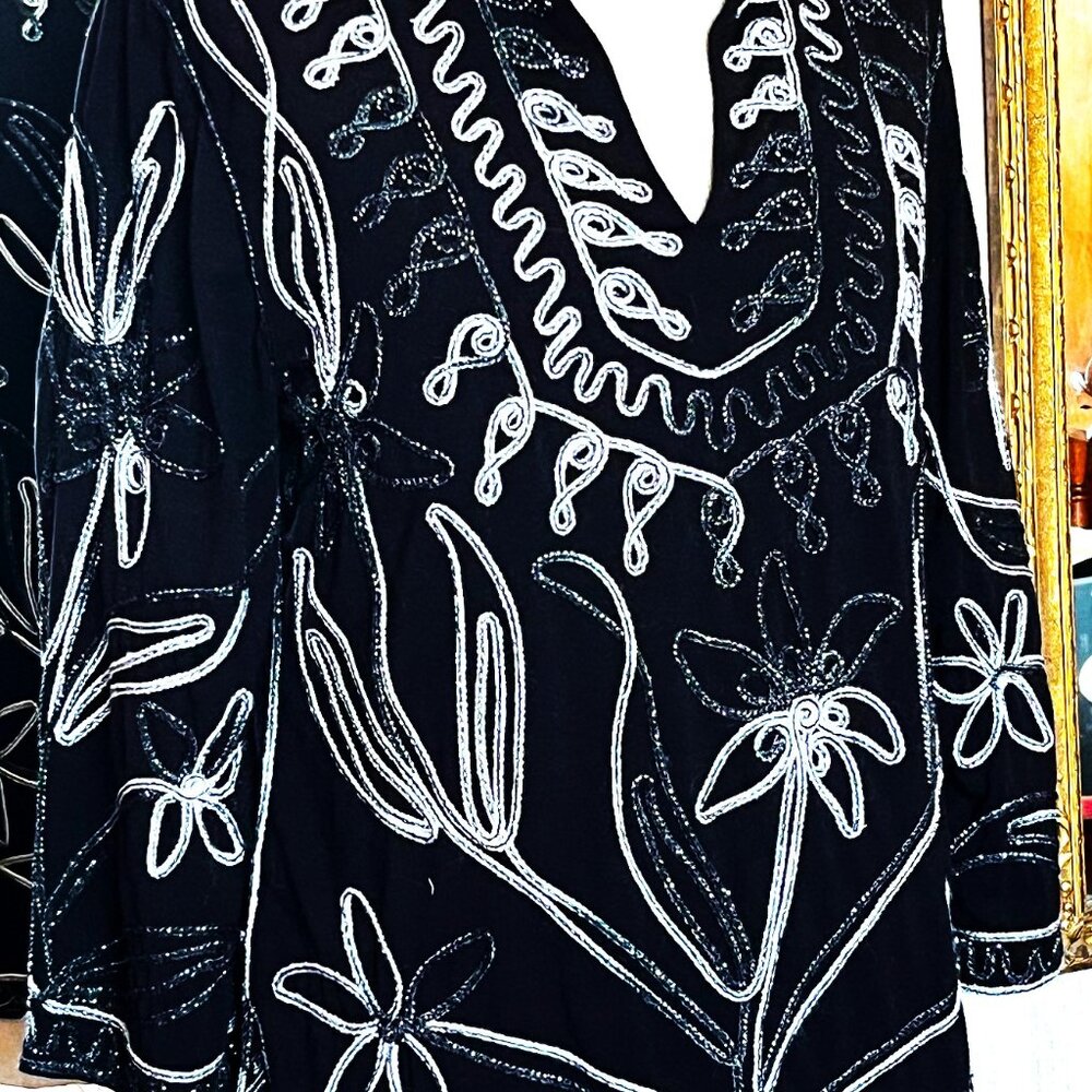 LAUREN MICHELLE TUNIC TOP EMBRIODERED 3/4 SLEEVE BLACK W/SILVER DESIGNS BOHO